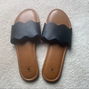 Shade & Shore Tan and Black Sandals